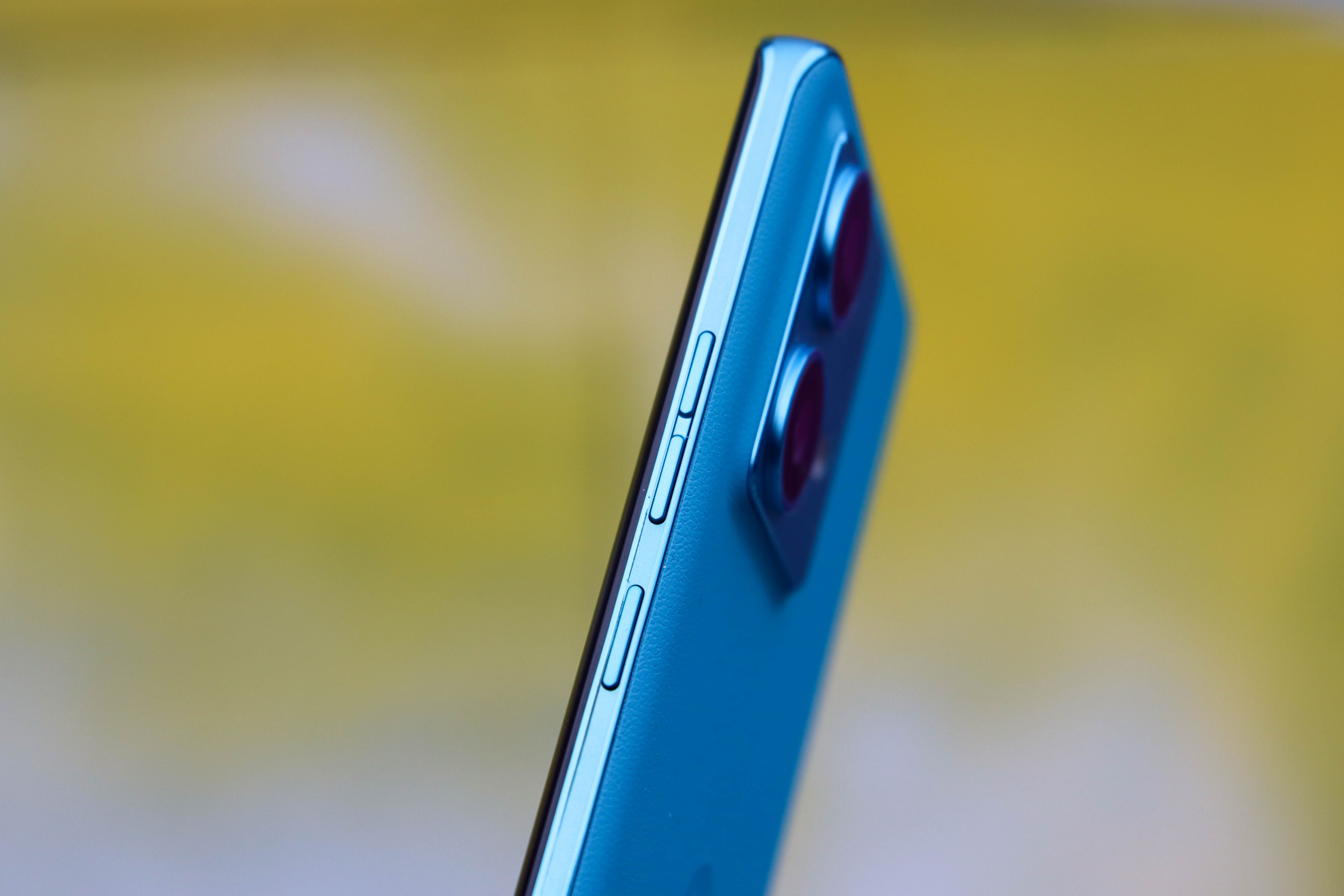 Motorola Edge 40 Neo review – between top smartphone and entry