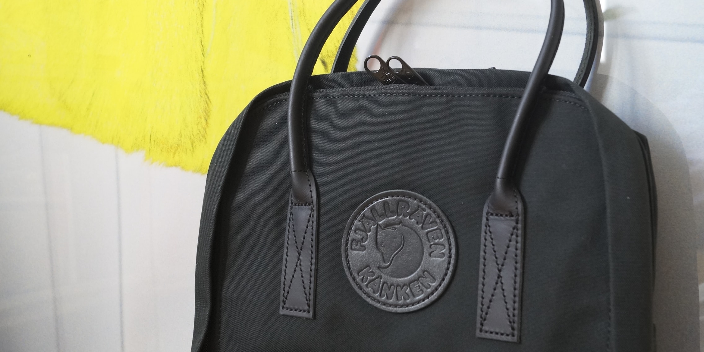 The Fjällräven Kånken backpack in black with leather details - Galaxus