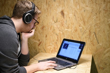 Editor Luca meldet sich zum Test mit: «Bitzeli Musig lose – wieso nöd.»