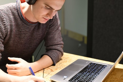 Und noch ein ahnungsloses Opfer aus unserer Audio-Abteilung: Marketing-Spezialist Thomas.