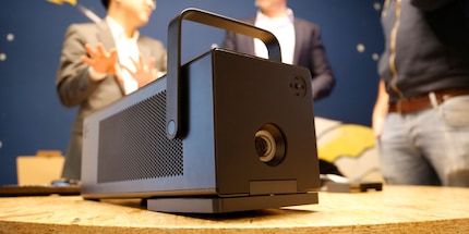 The device is already very handy and compact - even if the design is not yet 100% final, according to the LG men.