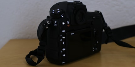 The Nikon D850 has illuminated buttons.
