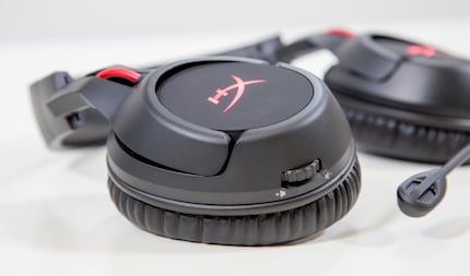The ear cups can be rotated and wired analogue use is also possible.
