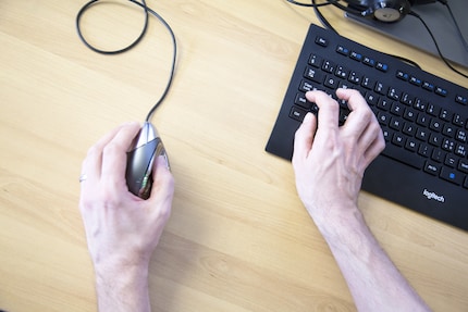 I can’t help it, the keyboard shortcuts for copying and pasting feel wrong with my right hand.