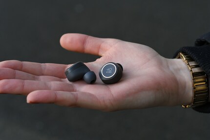 This is how small the two earpieces are.