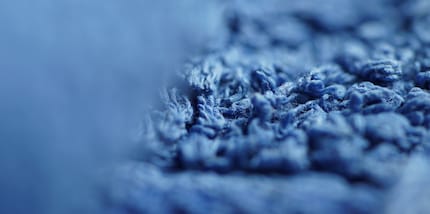 Ein Frotteetuch von nahem – mit Blende f/2,8