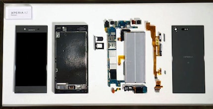 The battery on the Sony XPeria XZ Premium takes up a lot of space. Hint: the battery is that grey block