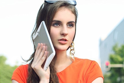 Huawei using the Mediapad 7 Youth in its advertising: This tablet lets you phone