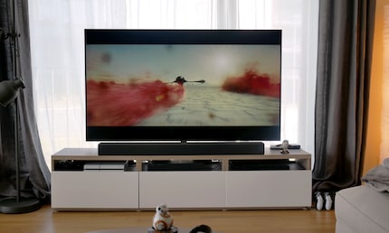 Photographing moving images is difficult. But it looks damn cool