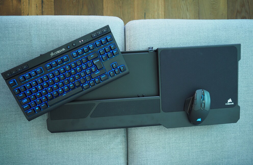 Tastatur einsetzen und schon kannst du loslegen.