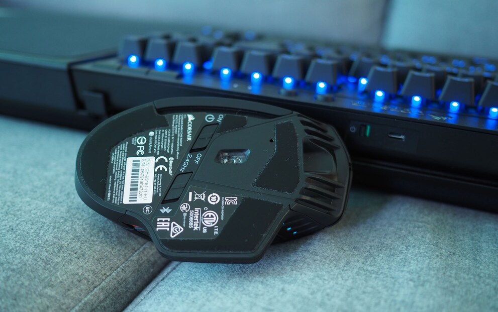 Sowohl Maus als auch Tastatur besitzen einen Ein/Aus-Schalter.