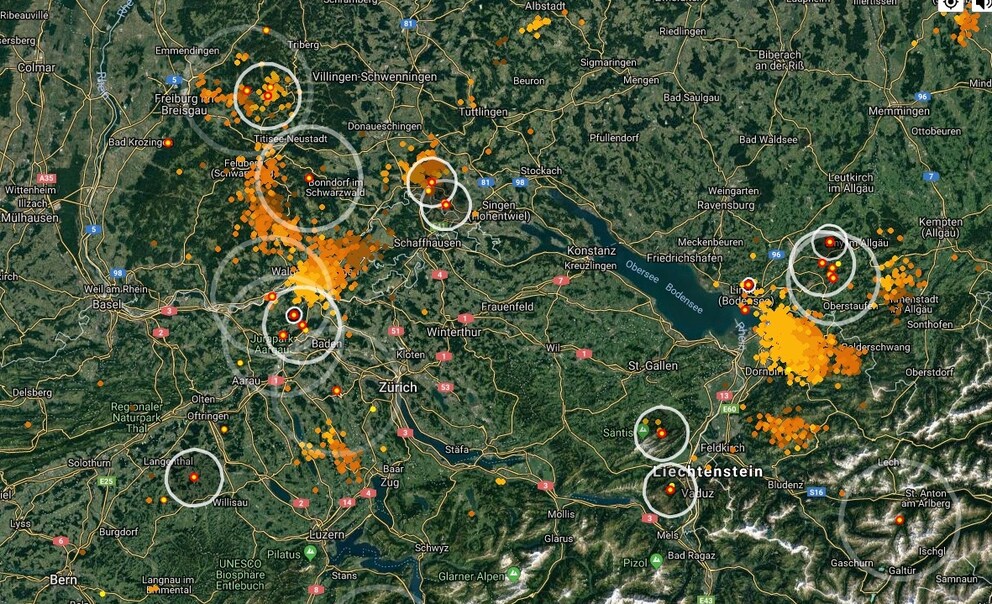Die Darstellung auf LightningMaps.org: je heller die Farbe, desto weniger lang ist der Blitzeinschlag her