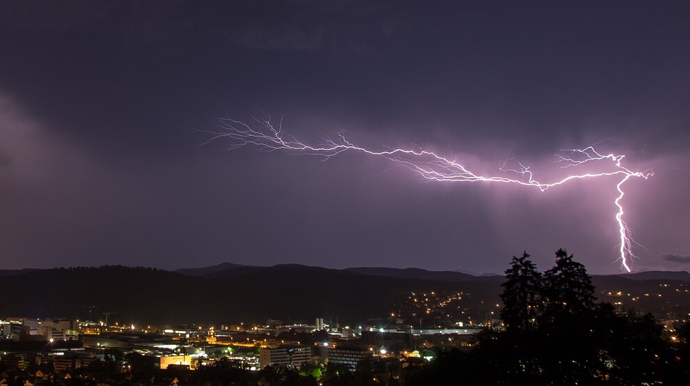 Blick auf ein elektrisiertes Winterthur. Bild: Andreas Hostettler