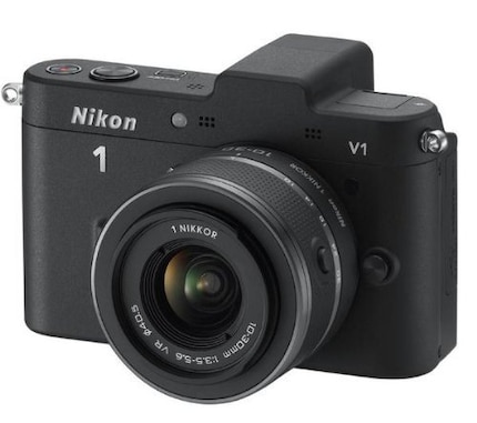 The Nikon 1 V1 was compact, had a viewfinder, a burst shooting function and some kind of continuous recording so you didn't miss anything. For ambitious photographers, however, it lacked mechanical controls.