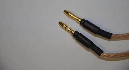 The so-called banana plugs are best suited for quick cable changes for listening comparisons.