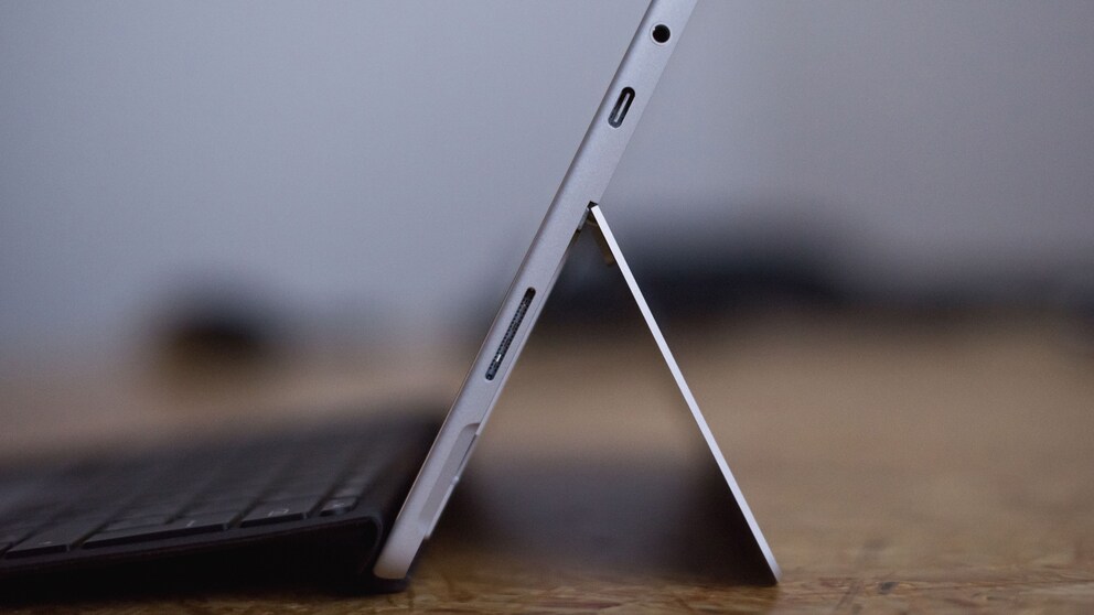 Bloss nicht zu viele Anschlüsse verbauen. Aber immerhin gibt es nebst USB-C auch einen 3.5-mm-Klinkenanschluss.