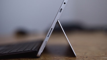 Bloss nicht zu viele Anschlüsse verbauen. Aber immerhin gibt es nebst USB-C auch einen 3.5-mm-Klinkenanschluss.