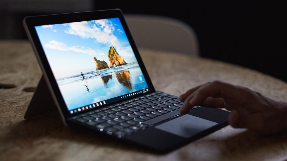 Bis auf die gegebene Auflösung kann beim Display nichts moniert werden. Die Farben sind laut Microsoft fabrikseitig vorkalibriert.