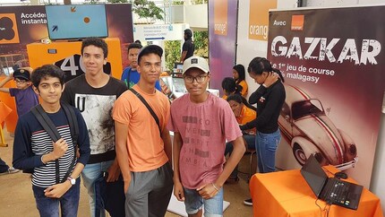 Das Team von Lomay an einer lokalen Veranstaltung einer internationalen Schule.