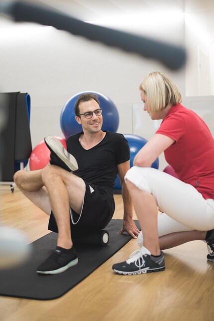 Training goal of feeling good: Melissa shows me how I can work on my «trigger points»