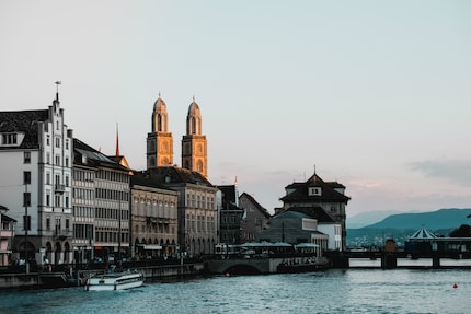 Zürich kurz vor Sonnenuntergang - X-T3 / 35mm F/1.4 / ISO 160, F5.6, 1/125s