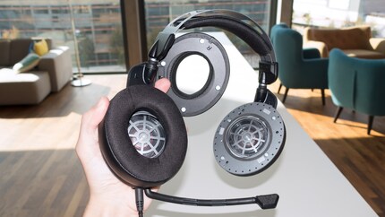 Die Over-Ear-Ohrpolster haften magnetisch und können somit problemlos ausgetauscht werden.