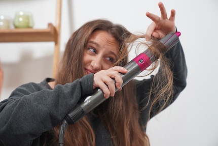 So wirklich überzeugt bin ich nicht: Die langen Haare wollen nicht so wie das Gerät.