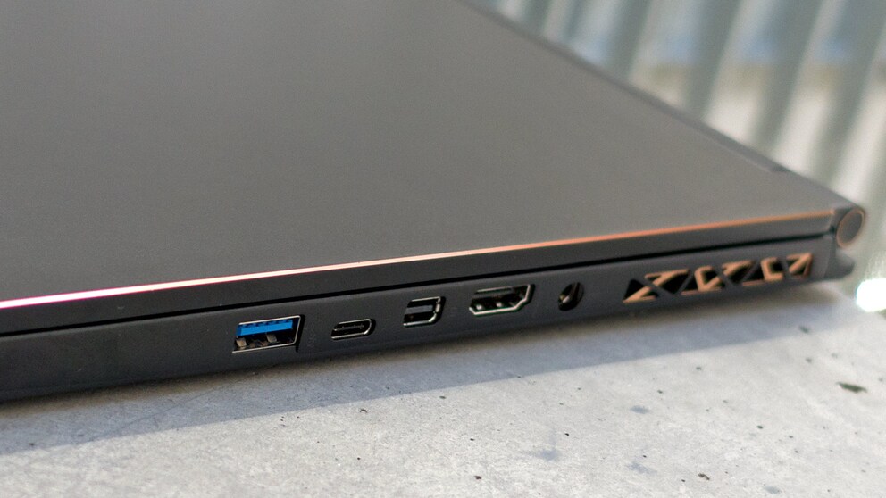 USB 3.1 Typ-A, Thunderbolt 3, Mini-DisplayPort, HDMI- und Netzanschluss