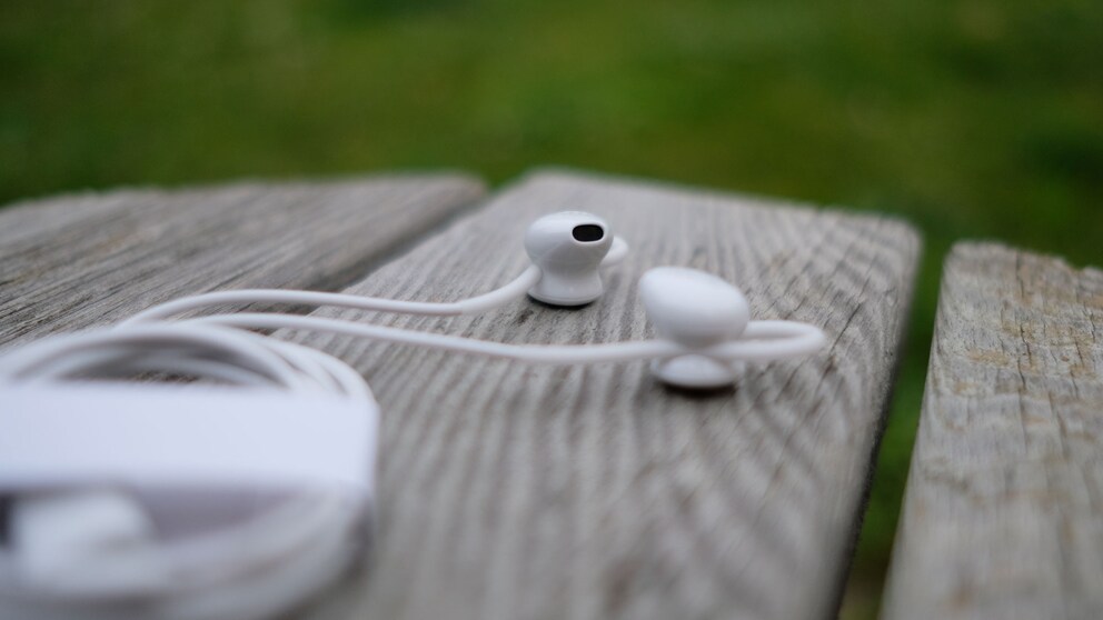 Kabelgebundene Kopfhörer sind mir zwar zu umständlich, die Earbuds klingen aber erstklassig.