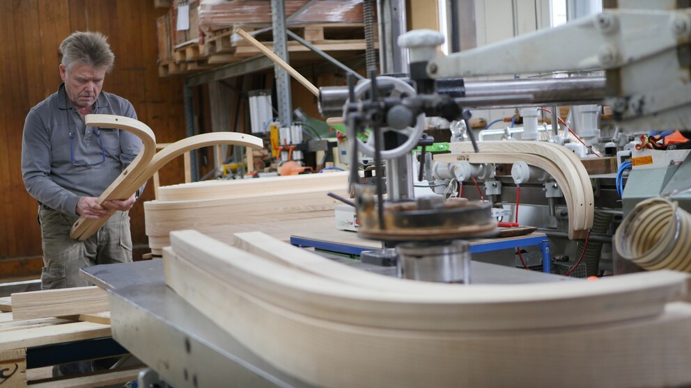 In jedem Holzschlitten von 3R steckt sehr viel Handarbeit.