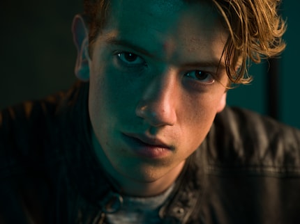 Studio shot, constant light: Manual gives you full control.