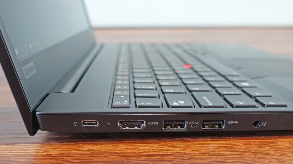 USB 3.1 Gen 2 Typ-C (Netzanschluss), HDMI, 2 x USB-3.0-Typ-A, Klinkenanschluss