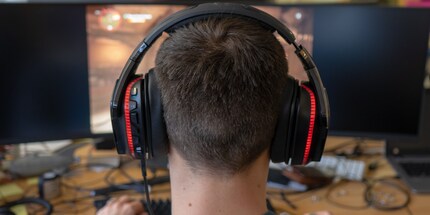 The RGB lighting can be customised.