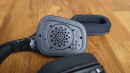 The 50 mm drivers produce decent sound.