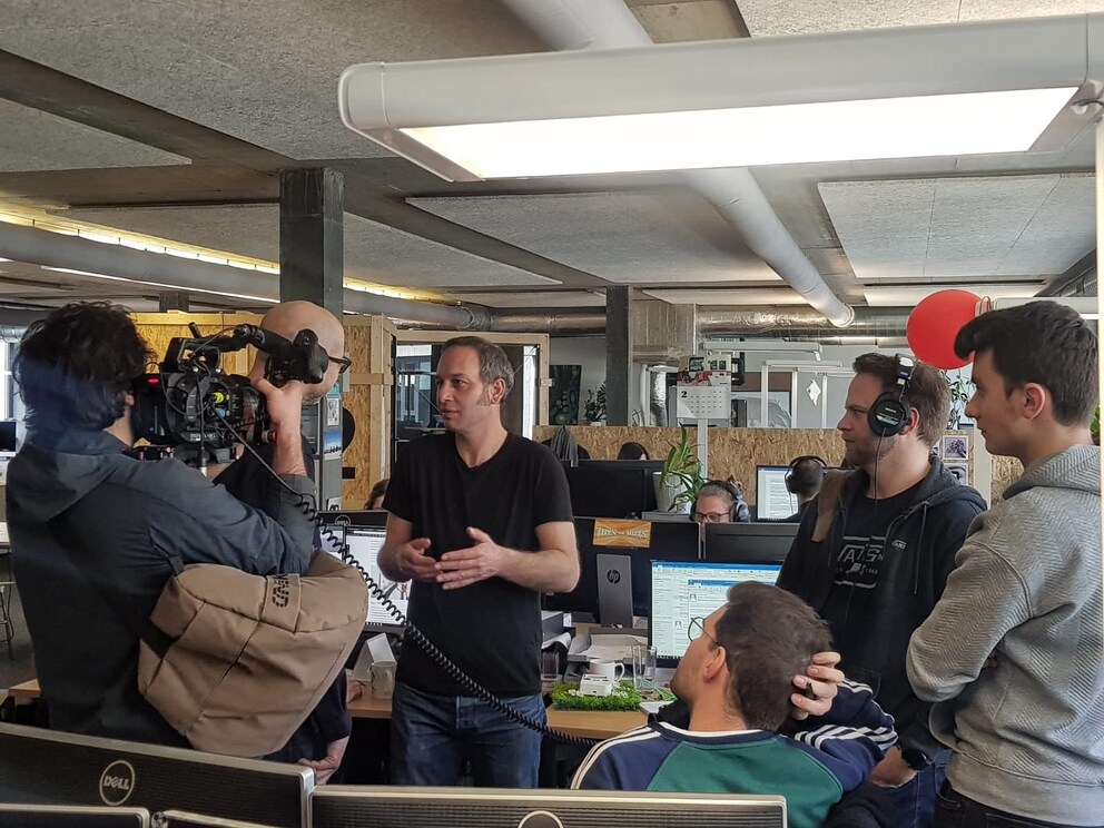 Ich darf Matthias Auskunft zu unserem Redaktionskonzept geben.