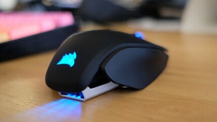 Depending on the position of the fingers, the M65 is only moderately comfortable.