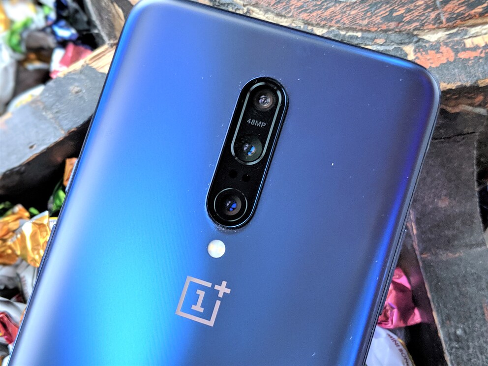 Das OnePlus 7 Pro hat drei Kameras auf der Rückseite.