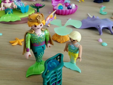 The pearl collectors bring their booty home.