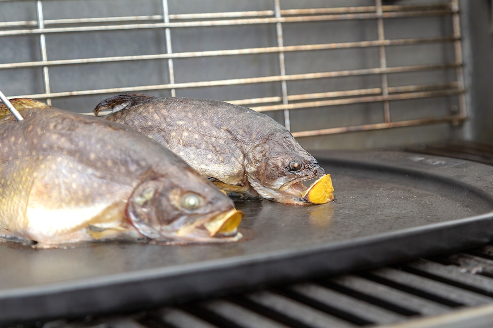 In this position the fish won’t get stuck on the grill.