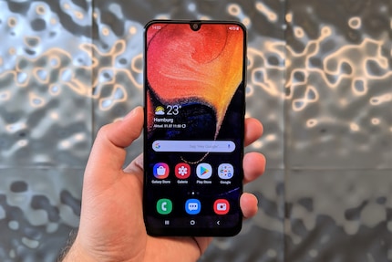 6,4 Zoll großes Display mit Notch.