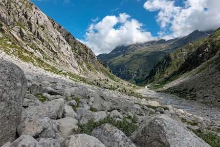 Wide angle, here 24 mm, usually looks the most dramatic in the mountains