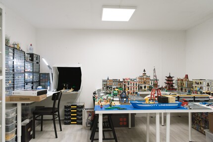 Links ist die «Werkstatt», rechts der Ausstellungsbereich.