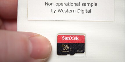 Ein MicroSD-Demo-Modell der neuen SD Express von WD. Quelle: LensVid.com