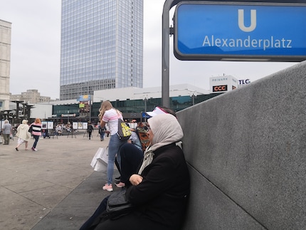 Quartier bezogen.