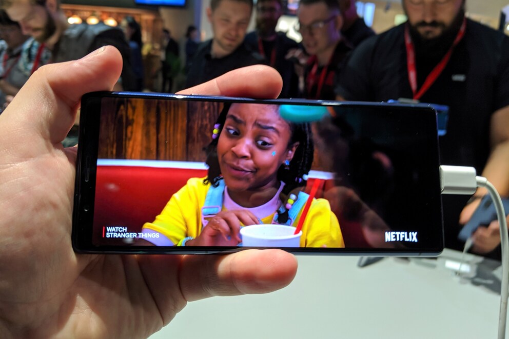 Das 6,1 Zoll große Display in Aktion.