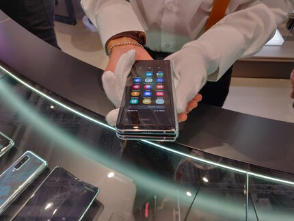 ... you can easily use the front display.