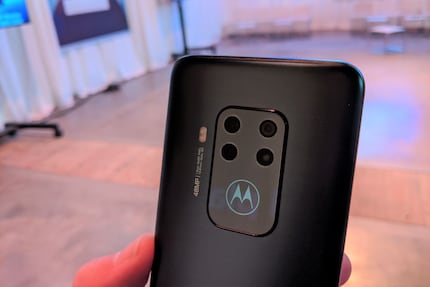 Moto One Zoom
