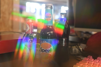 Bild mit dem Rainbow Filter – David probiert's mit Getränkewerbung