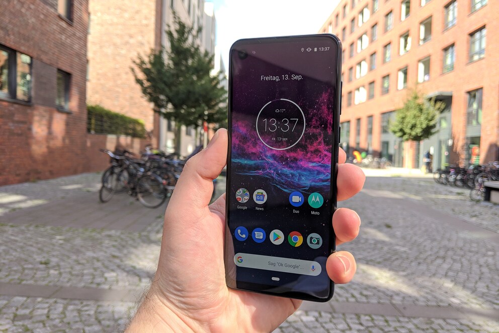 Das 6,3 Zoll große Display im 21:9-Format