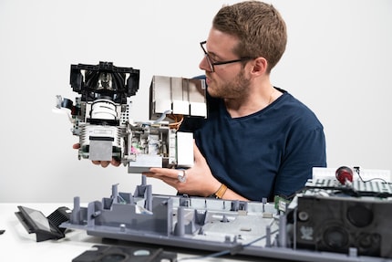Oben rechts: der Kühlkörper für die Laserdioden.